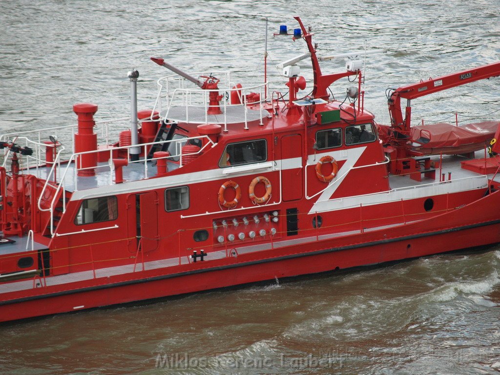 Feuerloeschboot 10-2      P133.JPG